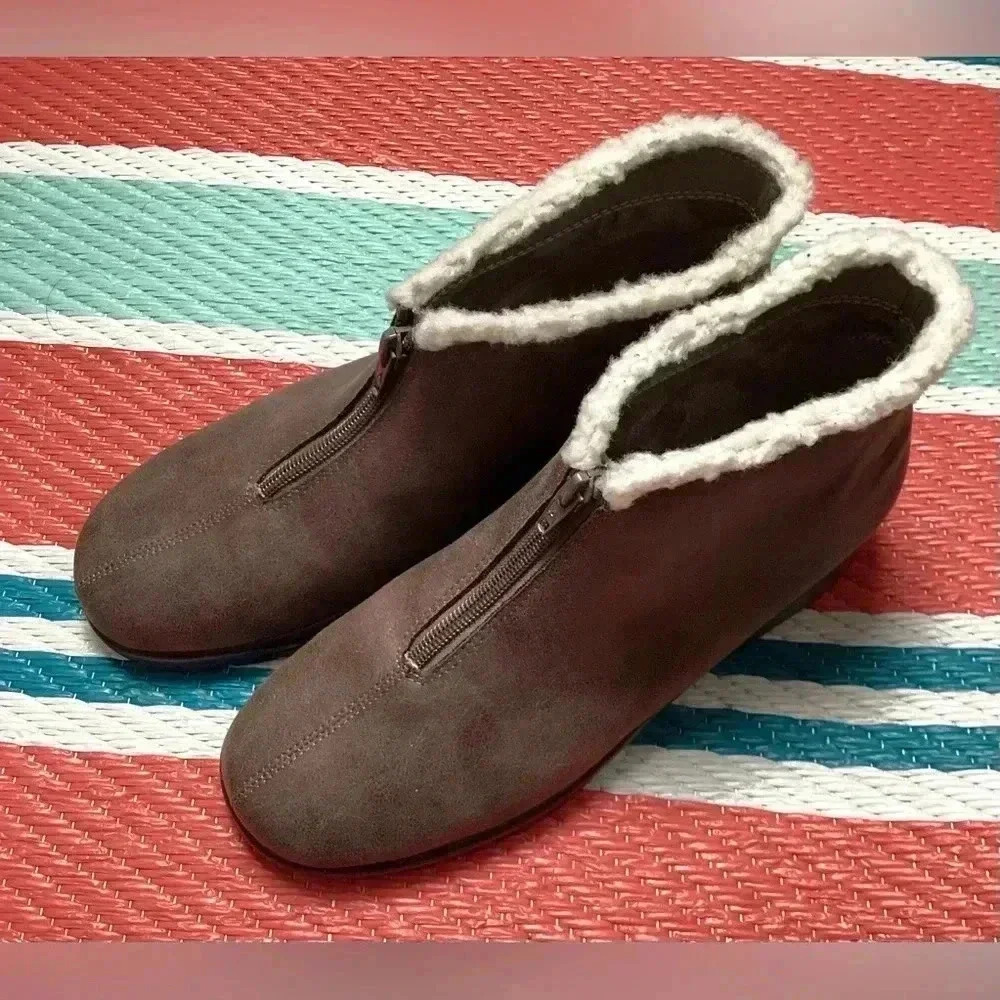 Aerosoles NWOT Signature Star Dust Womens Size8.5M LeatherAnkle Casual Booties